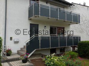 Balkon und Treppengeländer aus Edelstahl, Füllung aus Lochblech, Reinheim, Odenwald